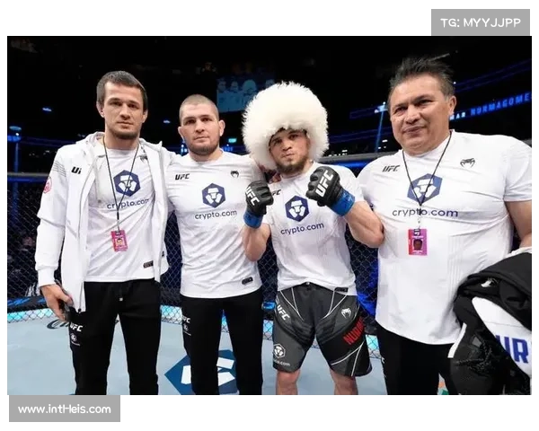 【UFC综合格斗·非赛事·文化--桑德哈根比较乌马尔与梅拉布摔跤技术，称乌马尔进攻型摔跤更强